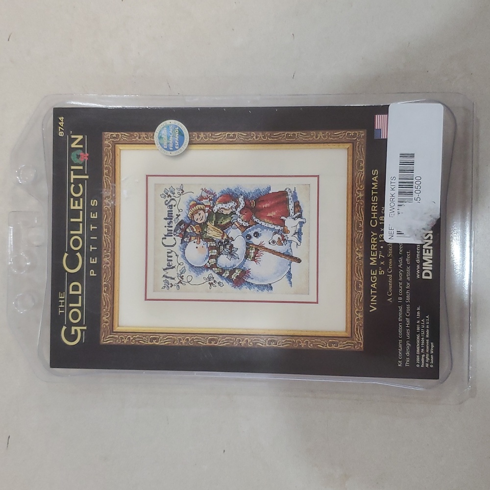 Dimensions Gold Petites VINTAGE MERRY CHRISTMAS #8744 Cross Stitch Kit 5”x7”